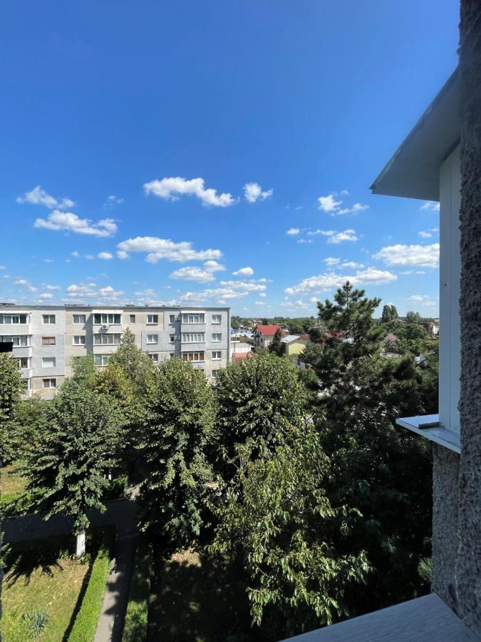 Robert'S White Apartment Плоешти Экстерьер фото