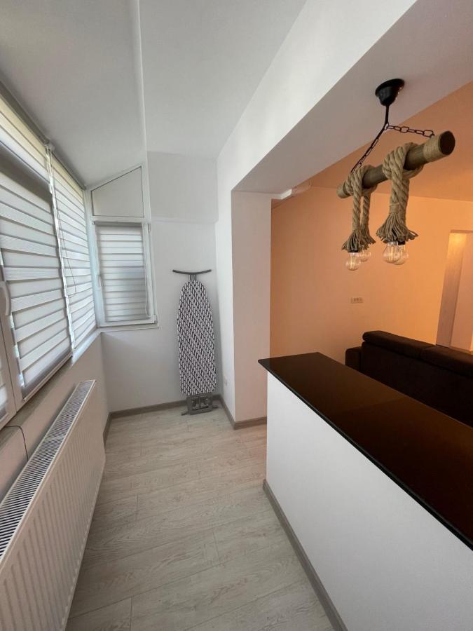 Robert'S White Apartment Плоешти Экстерьер фото