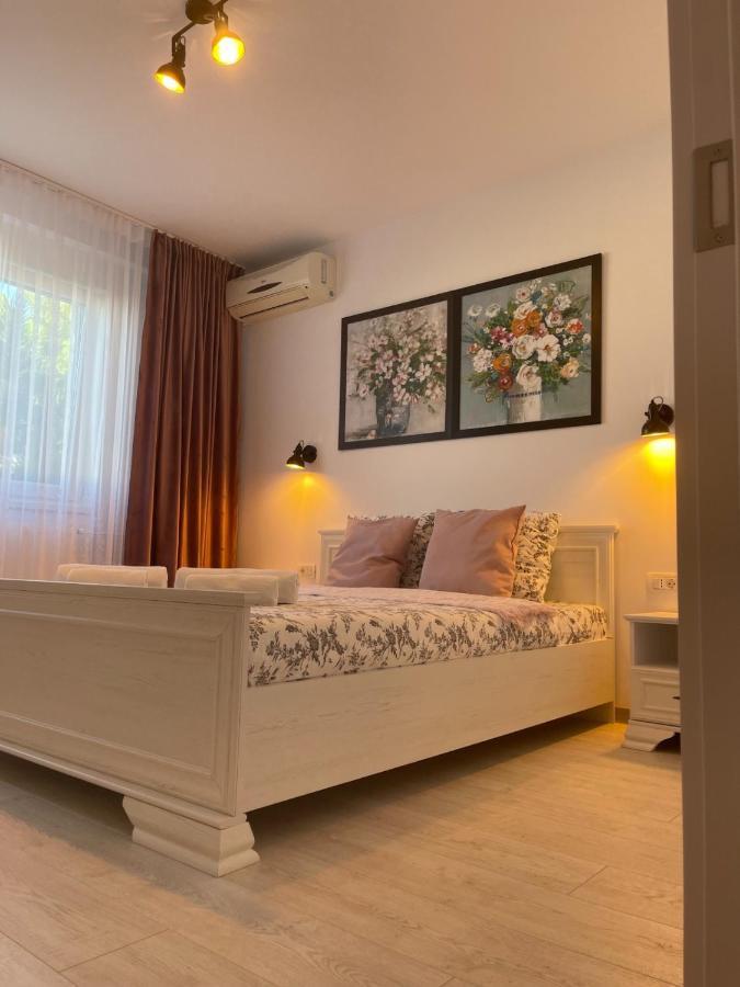 Robert'S White Apartment Плоешти Экстерьер фото