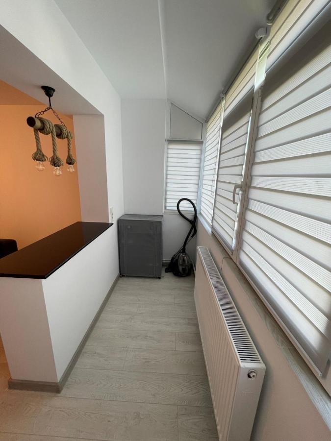Robert'S White Apartment Плоешти Экстерьер фото