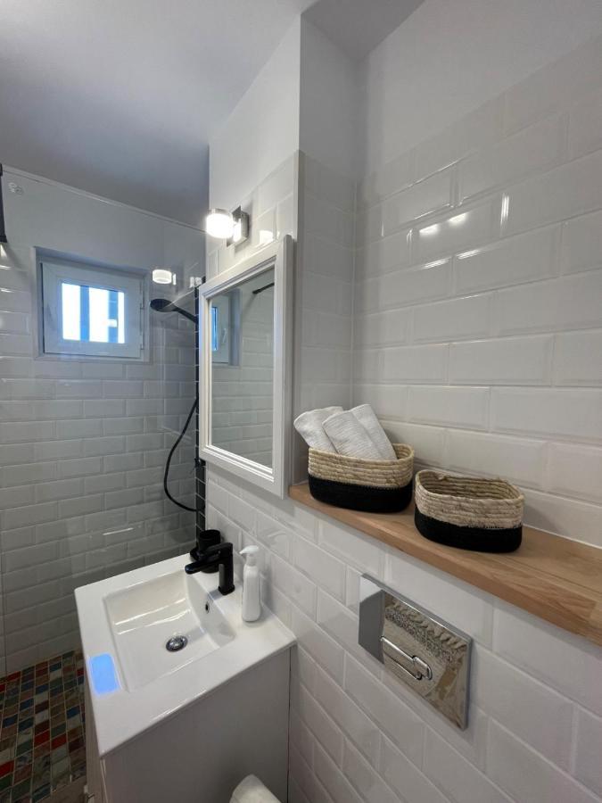 Robert'S White Apartment Плоешти Экстерьер фото