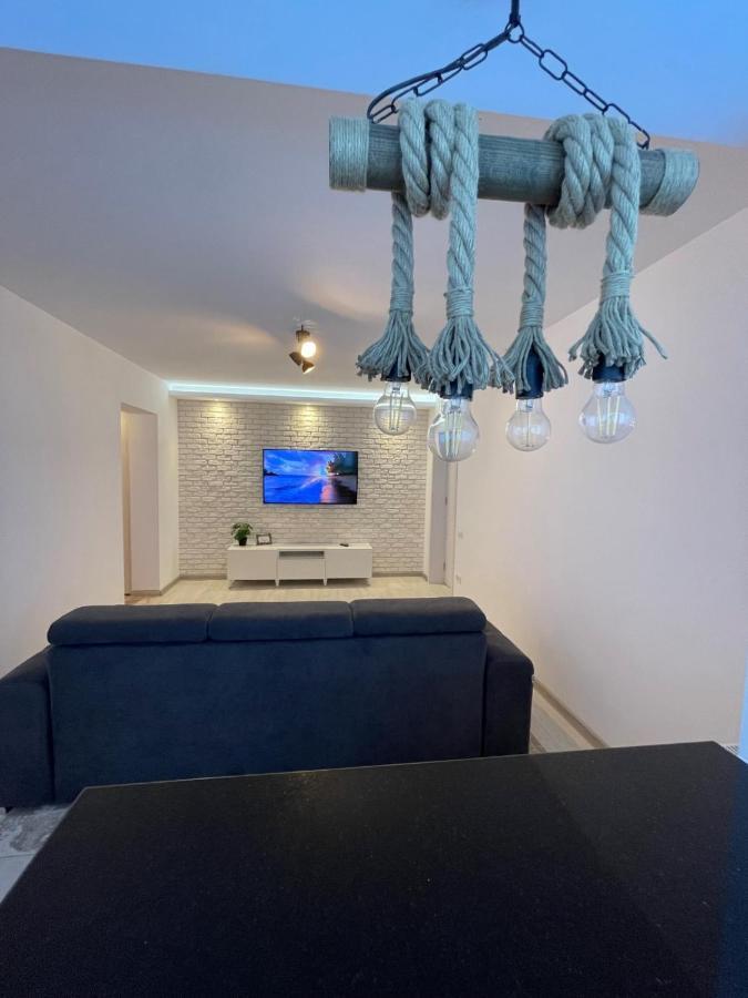Robert'S White Apartment Плоешти Экстерьер фото