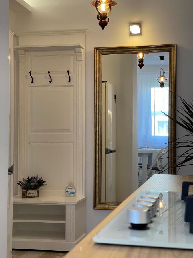 Robert'S White Apartment Плоешти Экстерьер фото